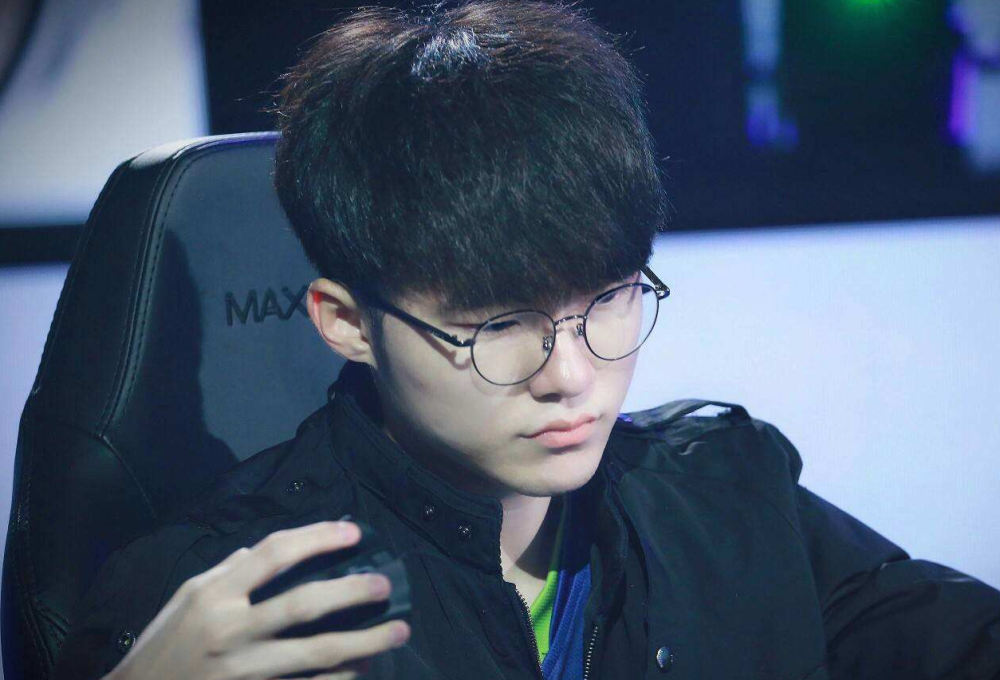 成一篇符合